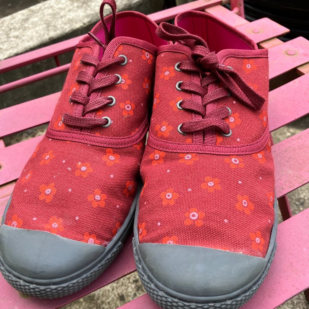 Gudrun Sjoden red floral sneakers EUC sz 41/US 9.5